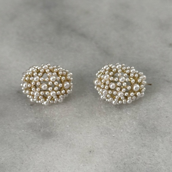 Gold Vintage Style Pearl Beaded Chunky Hoop Earrings 

Brand New - Picture 5 of 5